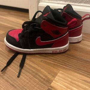Jordan black +red=bred